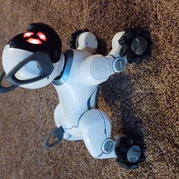 WOW WEE CHIP INTERACTIVE DOG. - Picture 2 of 6